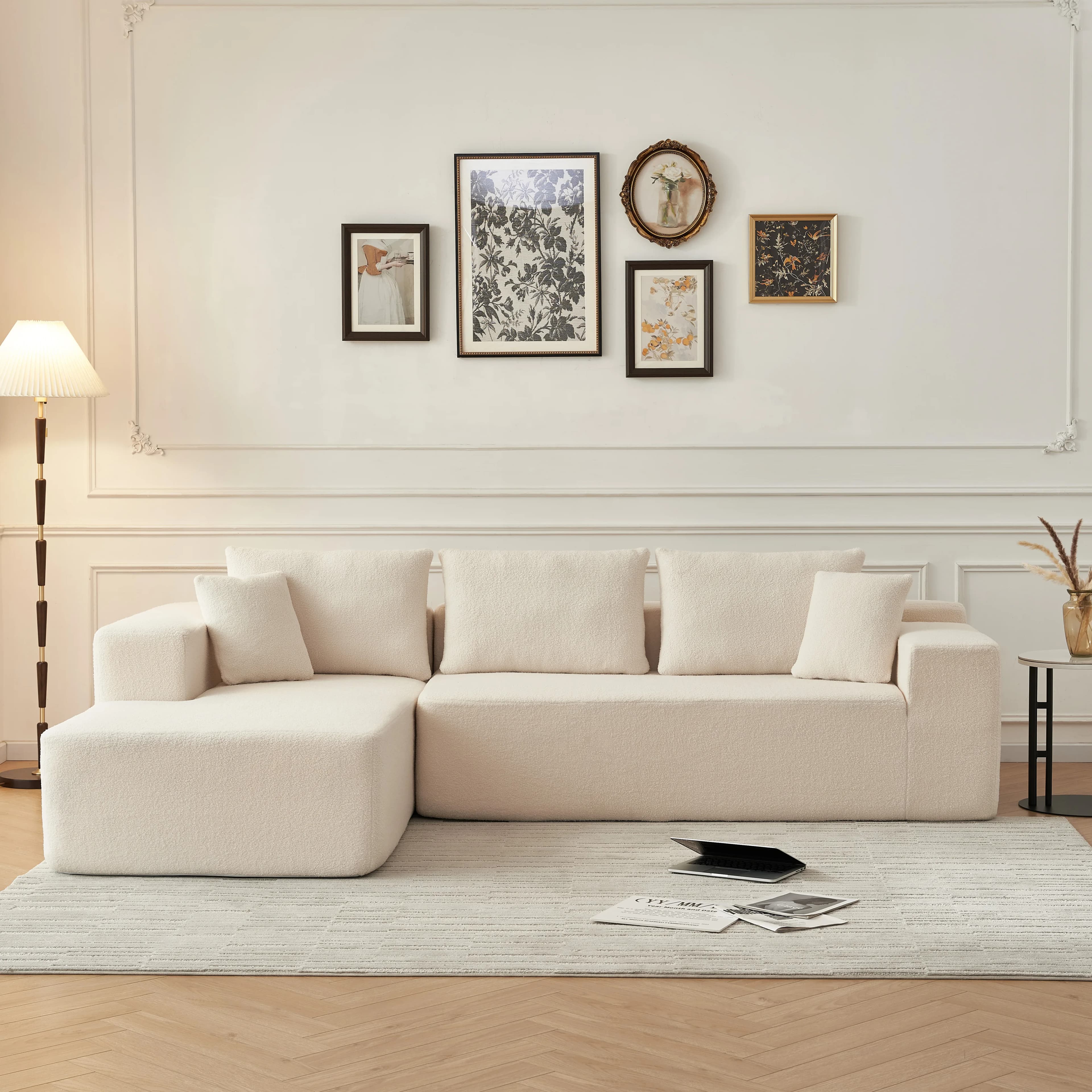 Divano moderno modulare a forma di L con chaise longue, realizzato in schiuma compressa sottovuoto. Spedizione in scatola senza attrezzi.