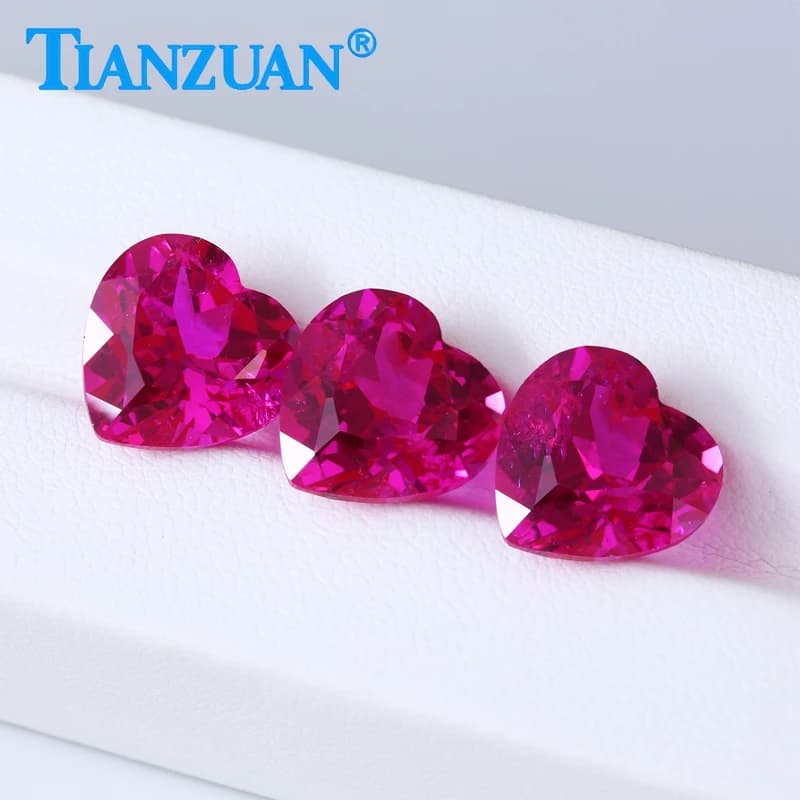 Forma di cuore Lab Grown Sapphire Rose Colore rosa Taglio naturale Corindone sintetico Inclusione visibile Crepa con certificato AGL